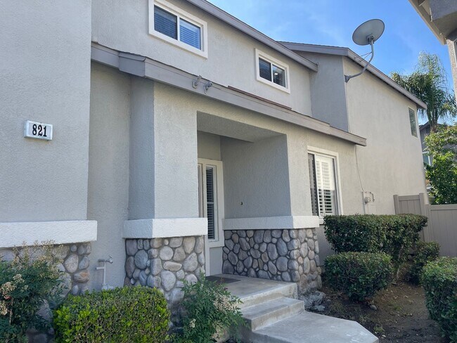 821 N Siavohn Dr in Orange, CA - Building Photo - Building Photo