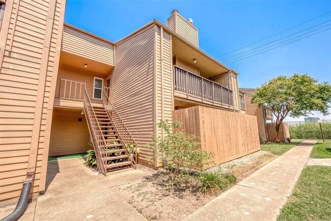 10555 Turtlewood Ct in Houston, TX - Foto de edificio - Building Photo