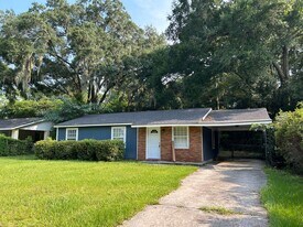 2108 Teresa Dr in Savannah, GA - Building Photo