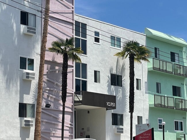 LUXURY LIVING AT AN AFFORDABLE PRICE in Los Angeles, CA - Foto de edificio - Building Photo