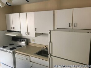 123 Sewall Ave in Brookline, MA - Building Photo - Building Photo
