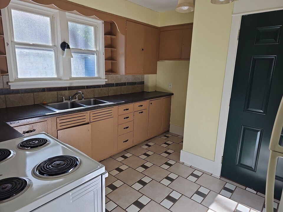 618 North St, Unit #A in Nekoosa, WI - Building Photo