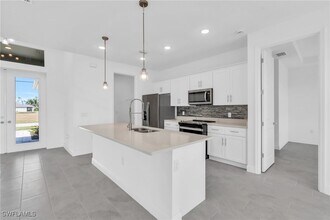 526 NW 9th St in Cape Coral, FL - Building Photo - Building Photo