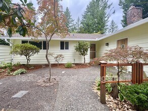 11995 NW Dumar Ln in Portland, OR - Building Photo - Building Photo