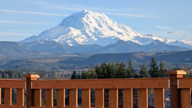 property at 20427 Myrtle Pl E