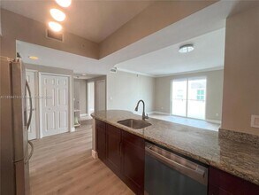 7266 SW 88th St in Miami, FL - Foto de edificio - Building Photo