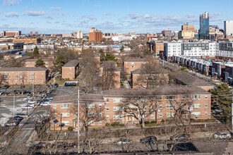 Seven Oaks Village Condominiums in Orange, NJ - Building Photo - Building Photo