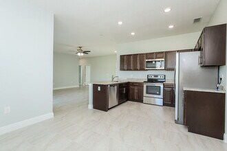 764 Leonardo Ct in Poinciana, FL - Building Photo - Building Photo