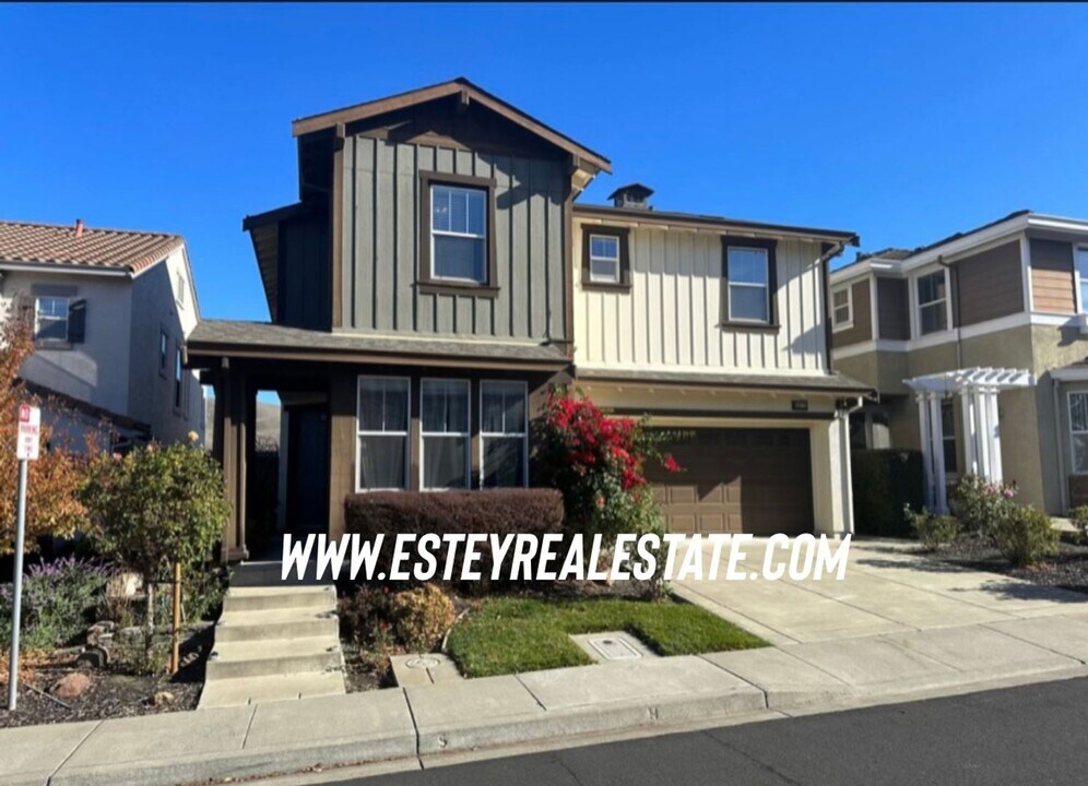 6670 Chalk Hill Ln in Vallejo, CA - Foto de edificio