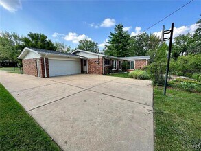 825 Woodruff Dr in Ballwin, MO - Building Photo - Building Photo