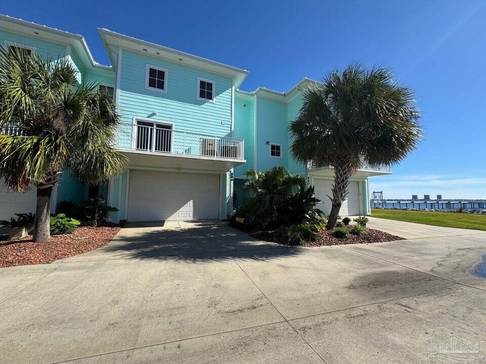884 Sound Harbor Cir in Gulf Breeze, FL - Foto de edificio