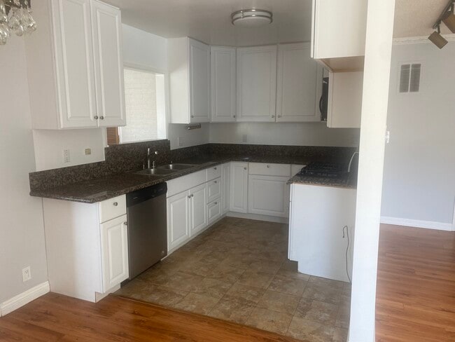 5208 Wilkinson Ave, Unit 4 in Los Angeles, CA - Building Photo - Building Photo