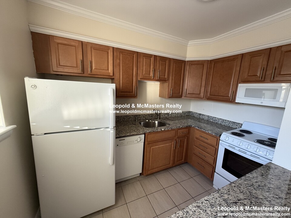 73 Parkman St, Unit 3B in Brookline, MA - Building Photo