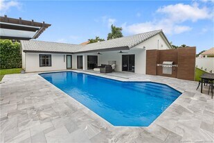 5143 Deerhurst Crescent Cir in Boca Raton, FL - Building Photo