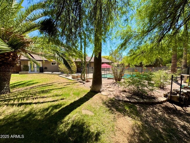 property at 4412 E Vermont Ave
