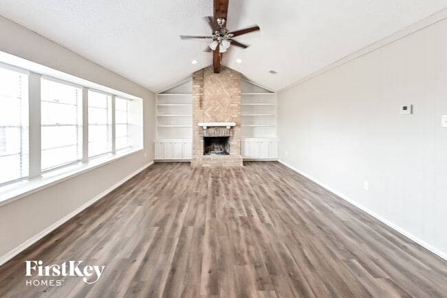 8222 Streamside Dr in Houston, TX - Foto de edificio - Building Photo