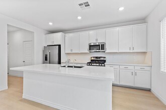 4469 Sawyer Rdg St in Las Vegas, NV - Building Photo - Building Photo