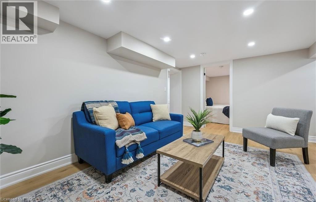 56 Dover St in Waterloo, ON - Building Photo