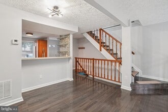 8474 Sugar Creek Ln in Springfield, VA - Building Photo - Building Photo