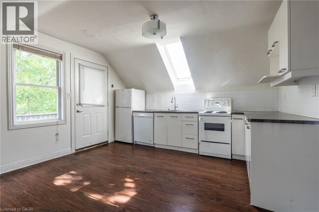 11 Proctor Blvd in Hamilton, ON - Building Photo - Building Photo