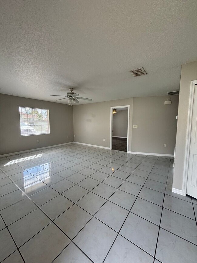 303 Azincourt Ln, Unit Unit B in Kissimmee, FL - Building Photo - Building Photo