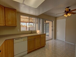 651 E Glade Ave in Mesa, AZ - Foto de edificio - Building Photo