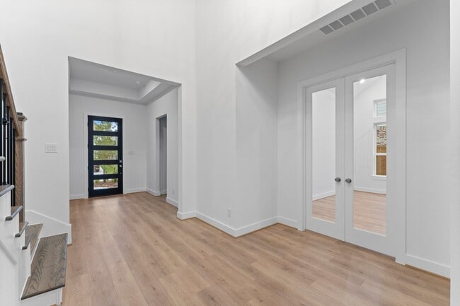 26915 Longwood Ledge Ln