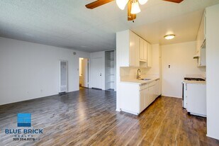 5452 Corteen Pl in Valley Village, CA - Building Photo