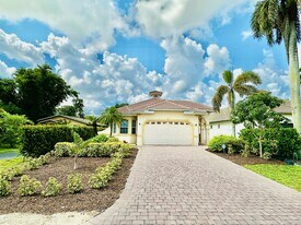 754 107th Ave N in Naples, FL - Building Photo
