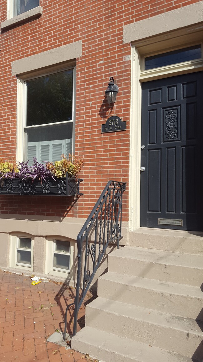 property at 2713 Poplar St