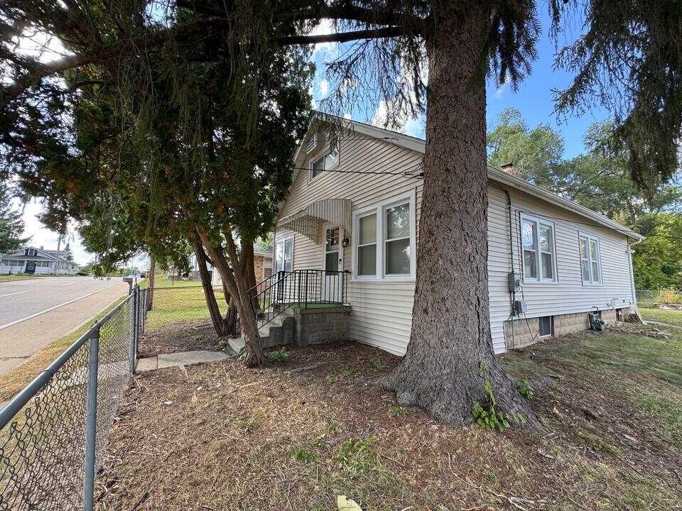 2911 Preston St in Rockford, IL - Building Photo