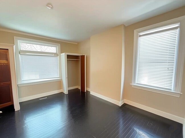 5718 Ellsworth Ave, Unit Apt 2 in Pittsburgh, PA - Building Photo - Building Photo