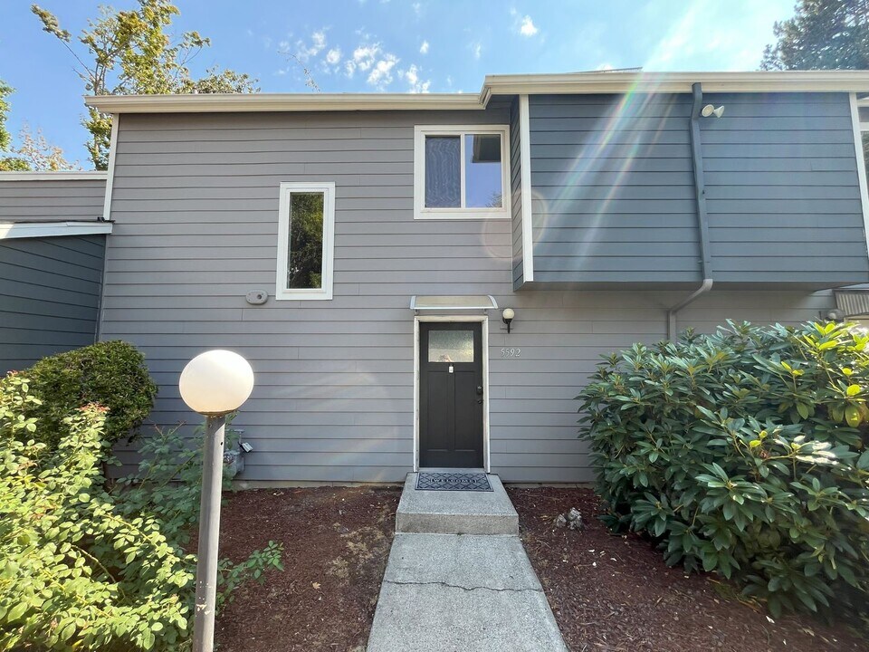 5592 SW Murray Blvd in Beaverton, OR - Building Photo