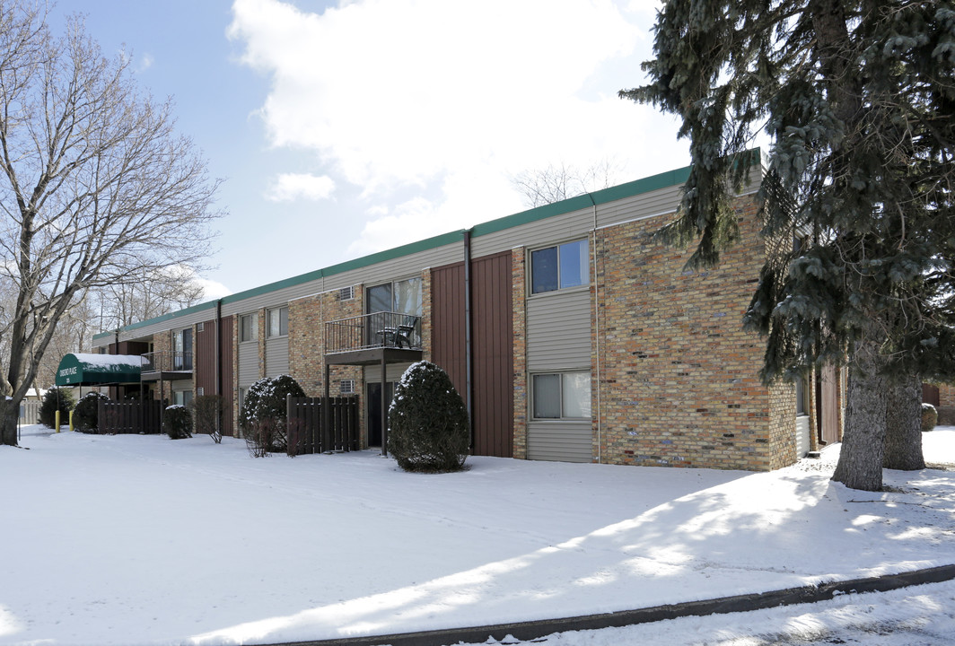 Oxboro Place in Bloomington, MN - Building Photo