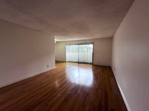 135 N Swall Dr in West Hollywood, CA - Foto de edificio - Building Photo