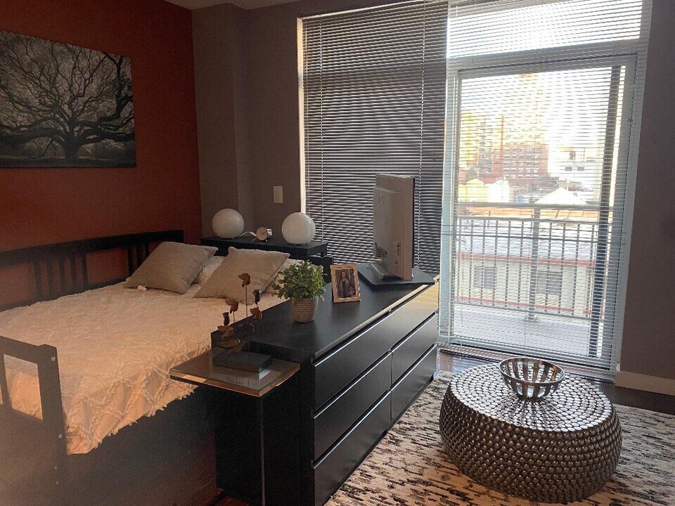 12-15 Broadway in Queens, NY - Building Photo
