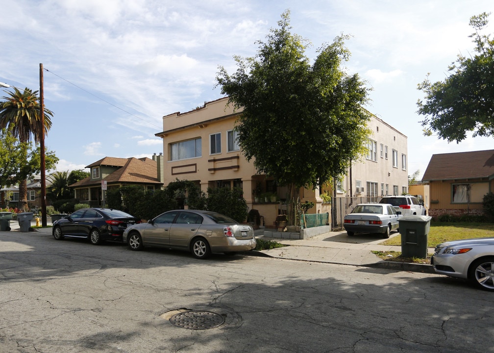 200 W Lomita Ave in Glendale, CA - Building Photo