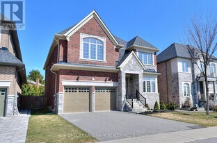 115 Mitchell Pl in Newmarket, ON - Building Photo