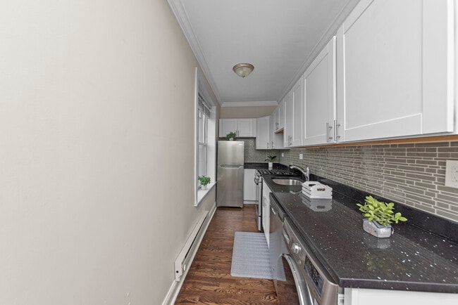 915 W Waveland Ave, Unit 1BD in Chicago, IL - Building Photo - Building Photo