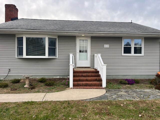 8043 Chancellor Rd in Fredericksburg, VA - Building Photo