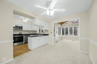 34 Godair Cir in Burr Ridge, IL - Building Photo - Building Photo