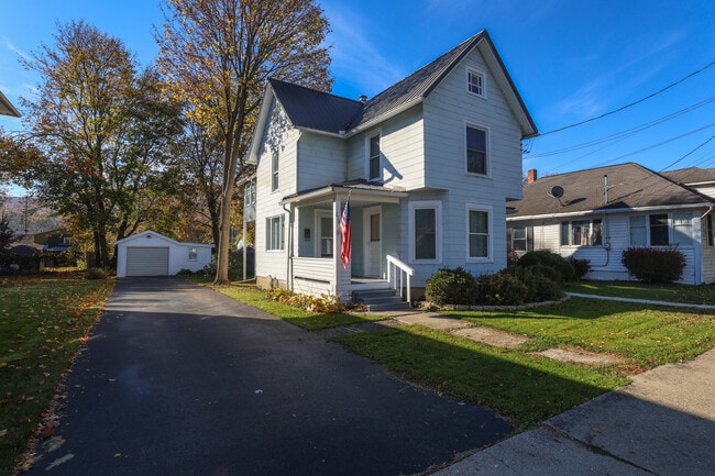 216 W William St, Unit 201