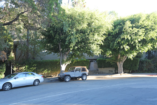 850 Moraga Dr in Los Angeles, CA - Building Photo - Primary Photo