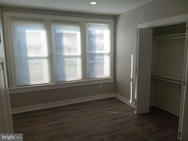 property at 1939 N Myrtlewood St