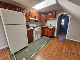 12 South St in Milford, NH - Building Photo