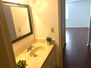 6296 NW 186th St in Hialeah, FL - Building Photo - Building Photo