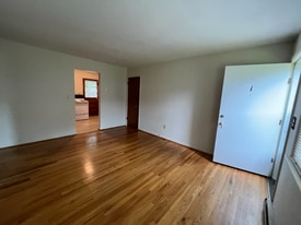 437 Betsy Bell Rd in Staunton, VA - Building Photo