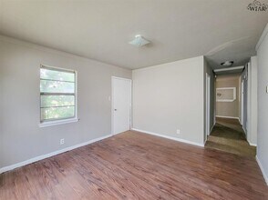 1421 Deville St in Wichita Falls, TX - Building Photo - Building Photo