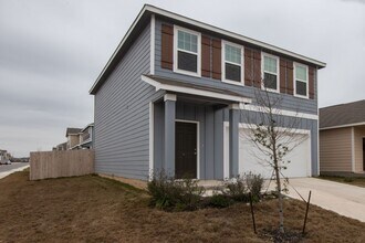 5403 Pearl Mdw in Converse, TX - Building Photo - Building Photo