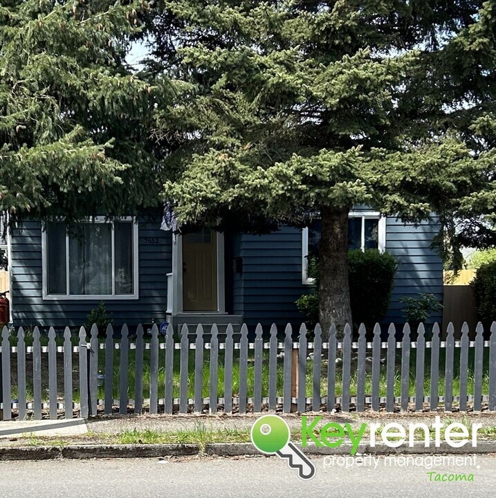 7652 S Park Ave in Tacoma, WA - Building Photo